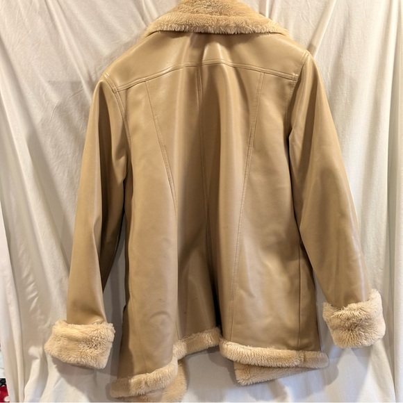 Women's Cream Teddy Jacket with Faux Fur Collar - Picture 8 of 8